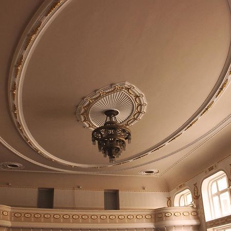Hotel Lev Levice Bagian luar foto