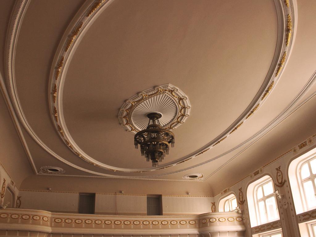 Hotel Lev Levice Bagian luar foto