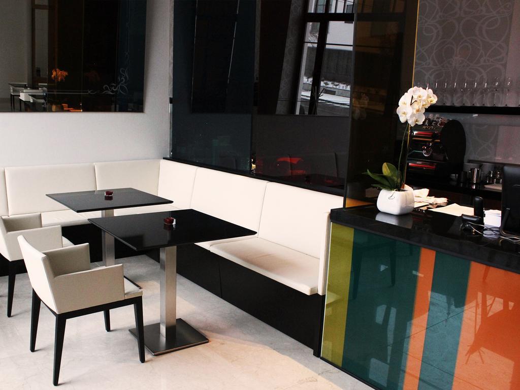 Hotel Lev Levice Bagian luar foto