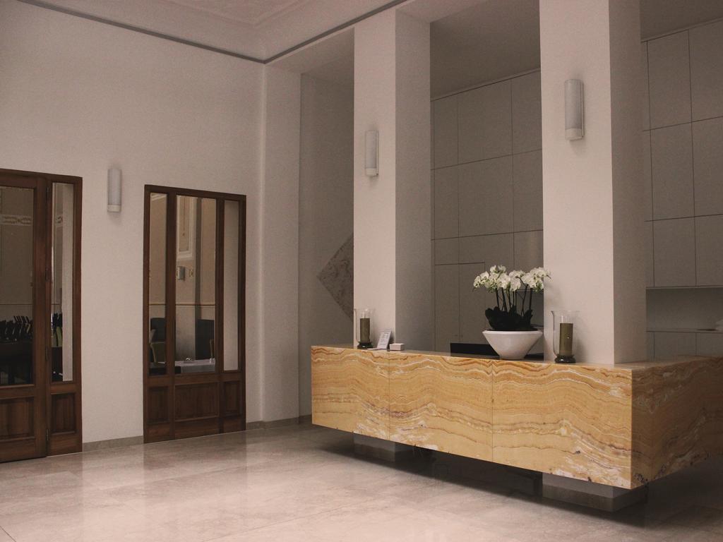 Hotel Lev Levice Bagian luar foto