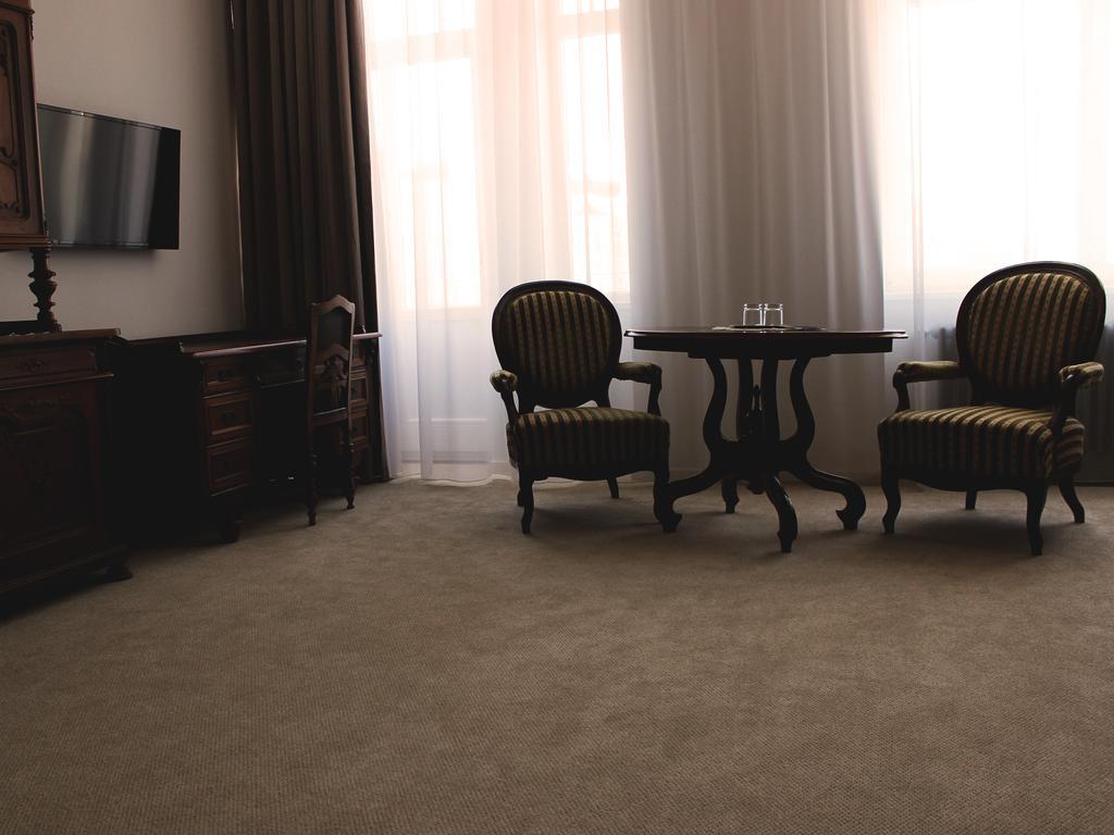 Hotel Lev Levice Bagian luar foto