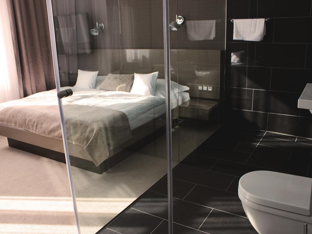 Hotel Lev Levice Bagian luar foto