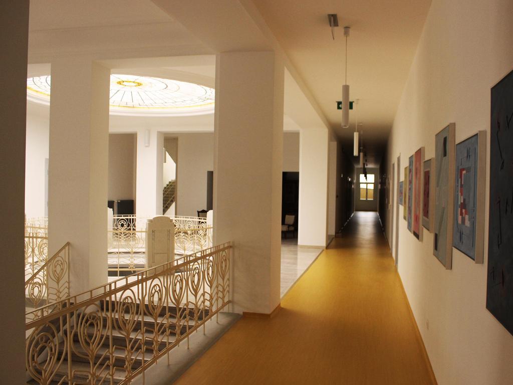 Hotel Lev Levice Bagian luar foto